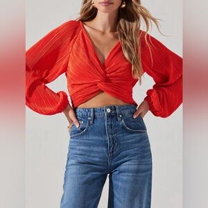 NWT ASTR‎ The Label Long Sleeve Twist Front Plissé Crop Top Large Sexy Flirty